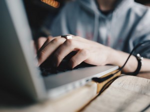 Traducción jurada de inglés - documentos de trabajo